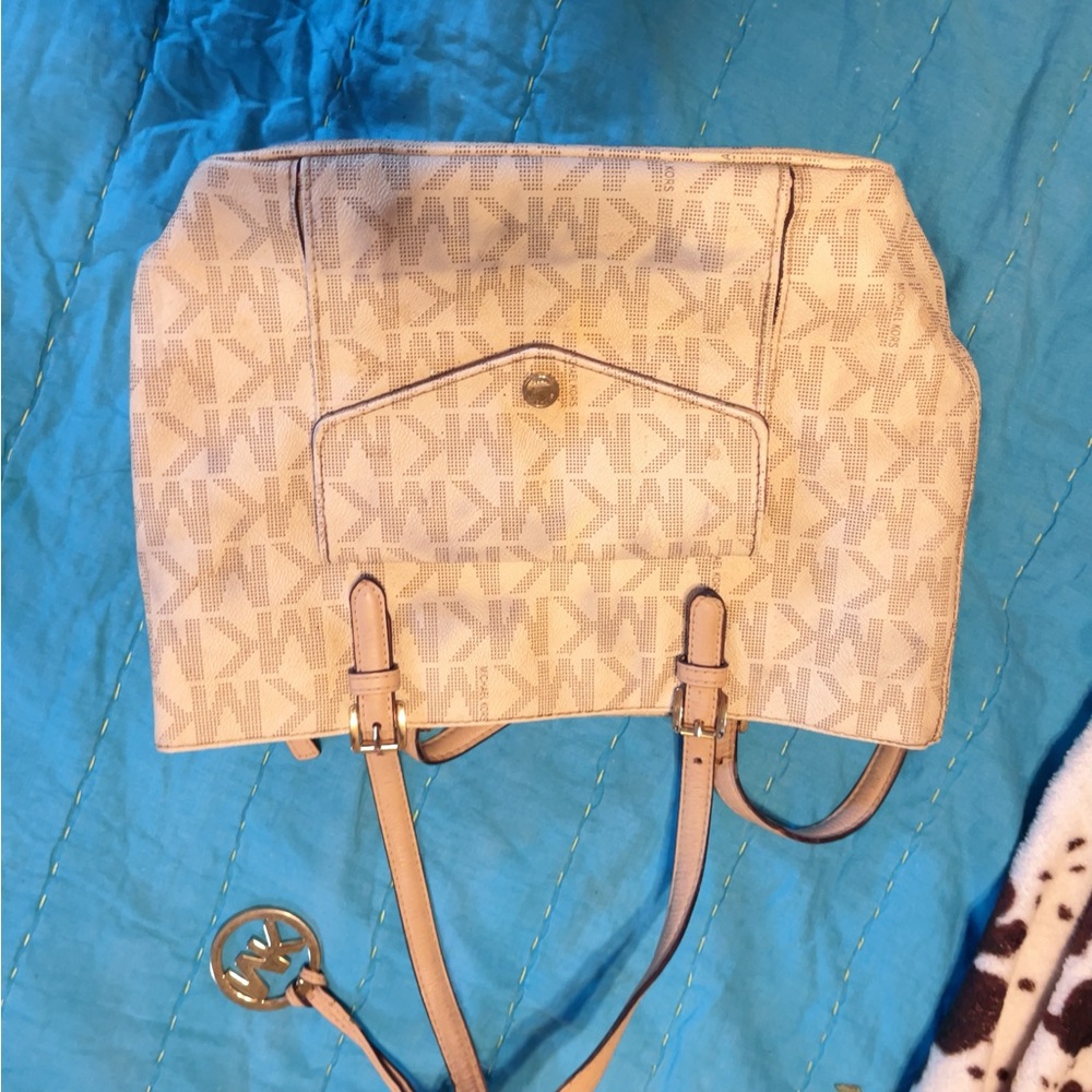 Michael Kors Cream Shoulder Bag with Signature Design